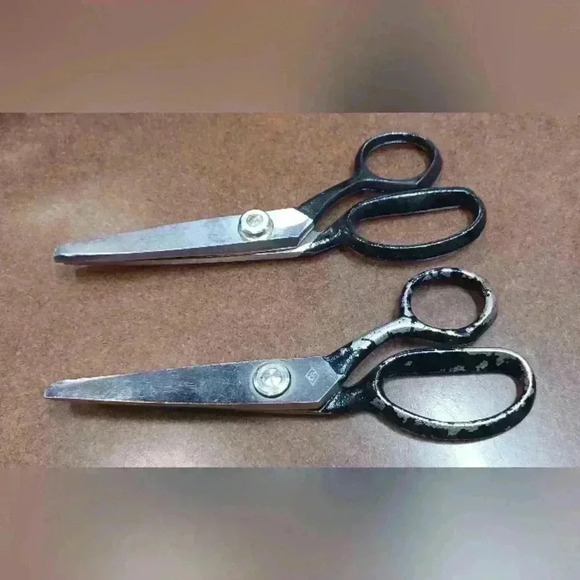 Vintage Pair of  7" Pinking Shears One is CG Made in Japan and other unbranded - Picture 1 of 7